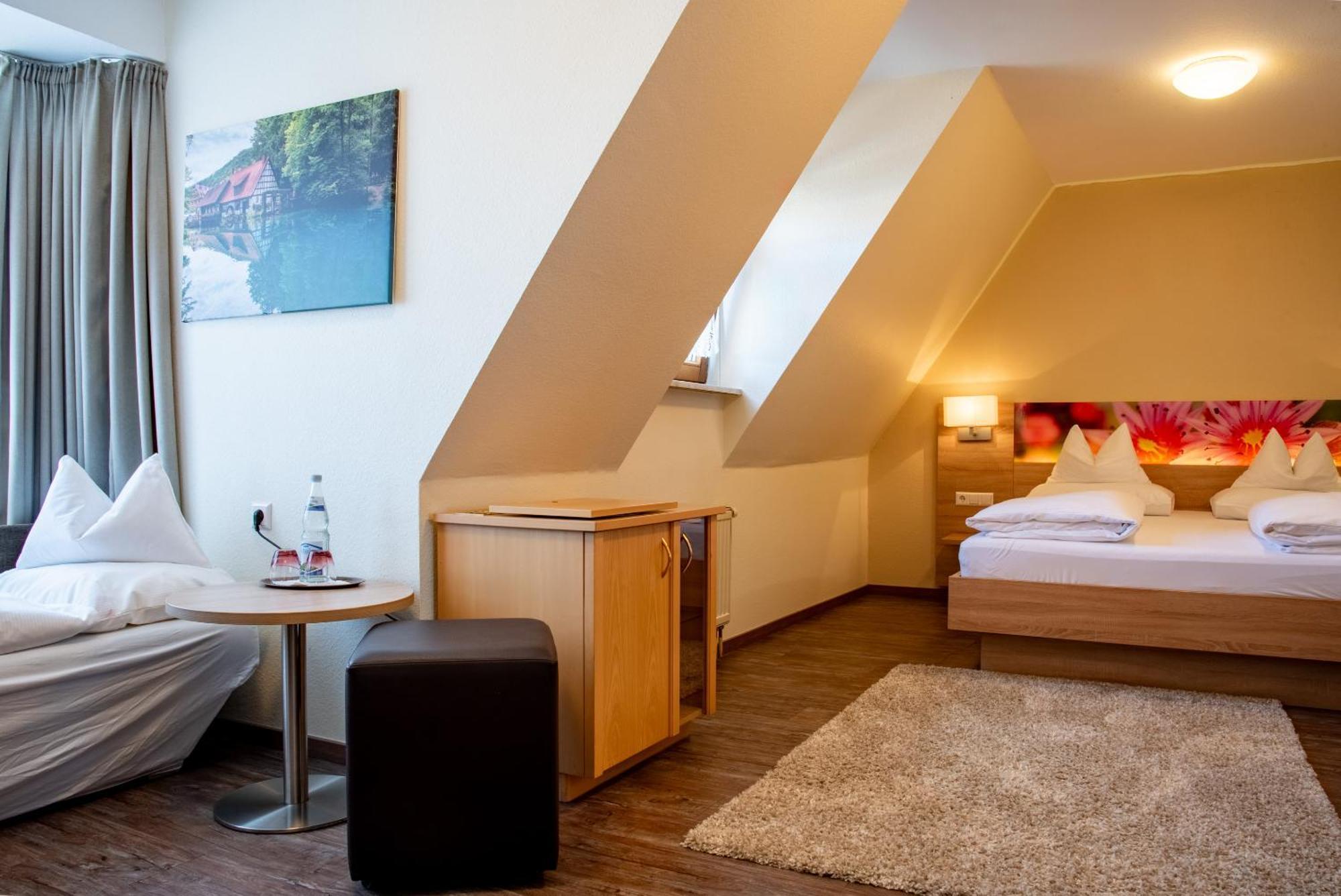 Hotel & Restaurant Post Laichingen Exteriör bild