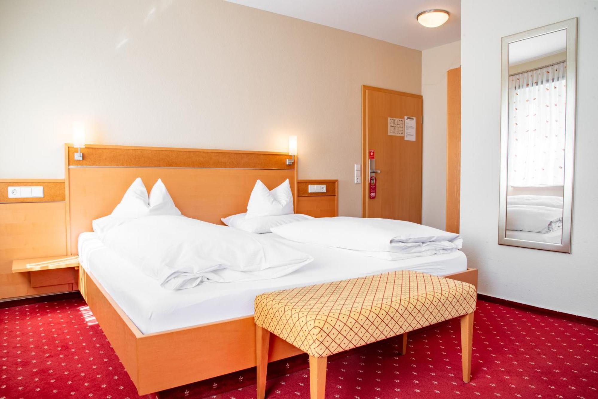 Hotel & Restaurant Post Laichingen Exteriör bild